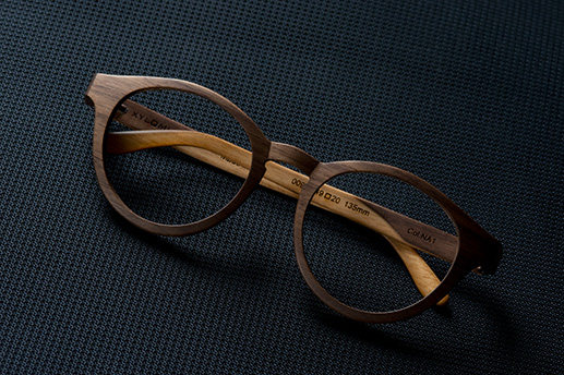 occhiali in legno 